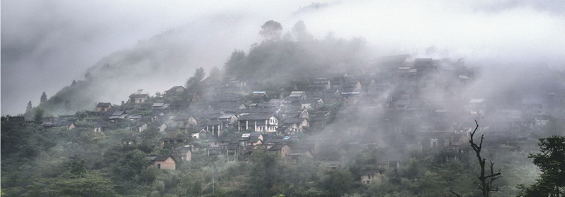 9月18日,海拔830米山峰,云霧中的油嶺瑤寨。