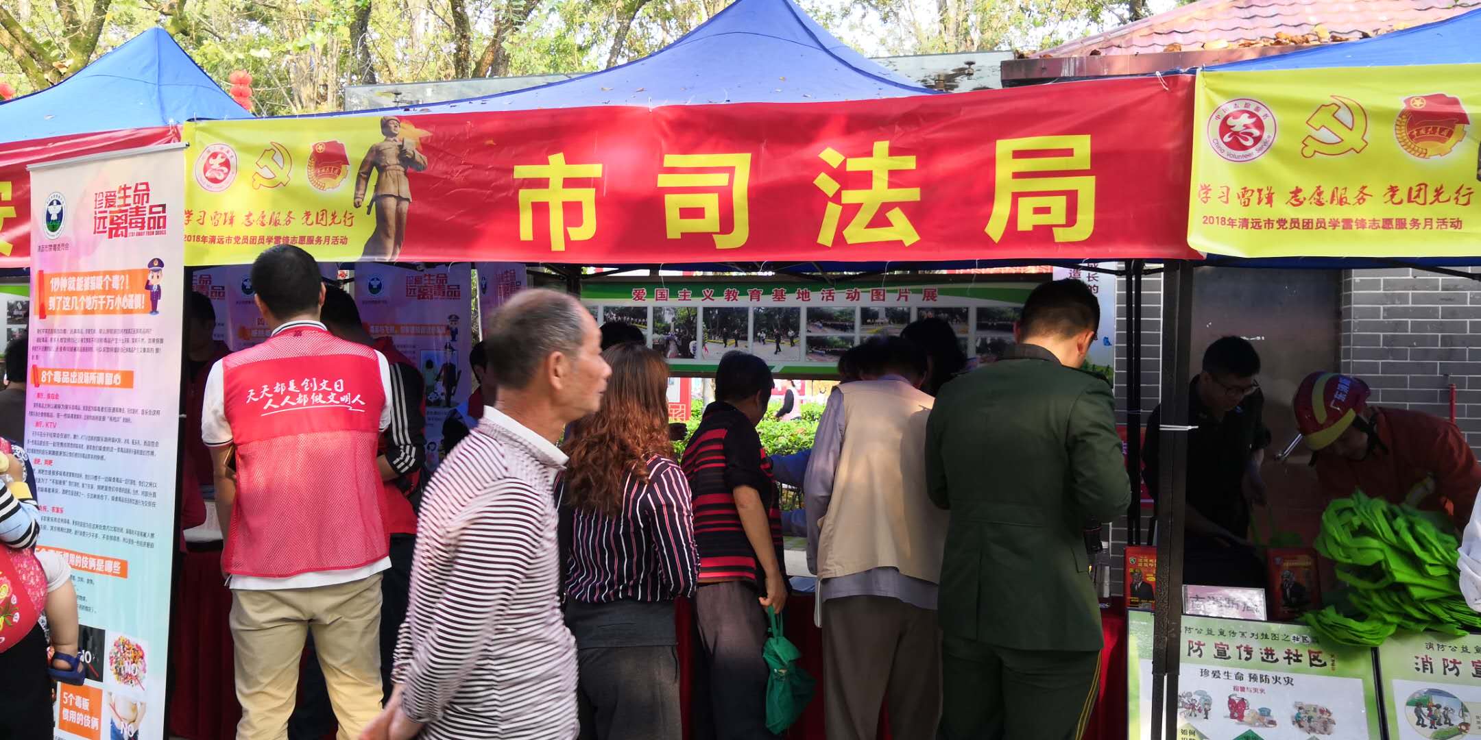 3月5日，市司法局、市委普法辦在清城區(qū)鳳城街道鳳桂園社區(qū)開展掃黑除惡、禁毒、禁賭法治宣傳活動5.jpg