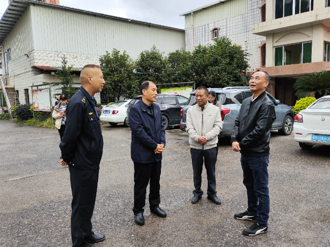 2、董和平深入企業(yè)開展食品安全“兩個(gè)責(zé)任”包保督導(dǎo).jpg