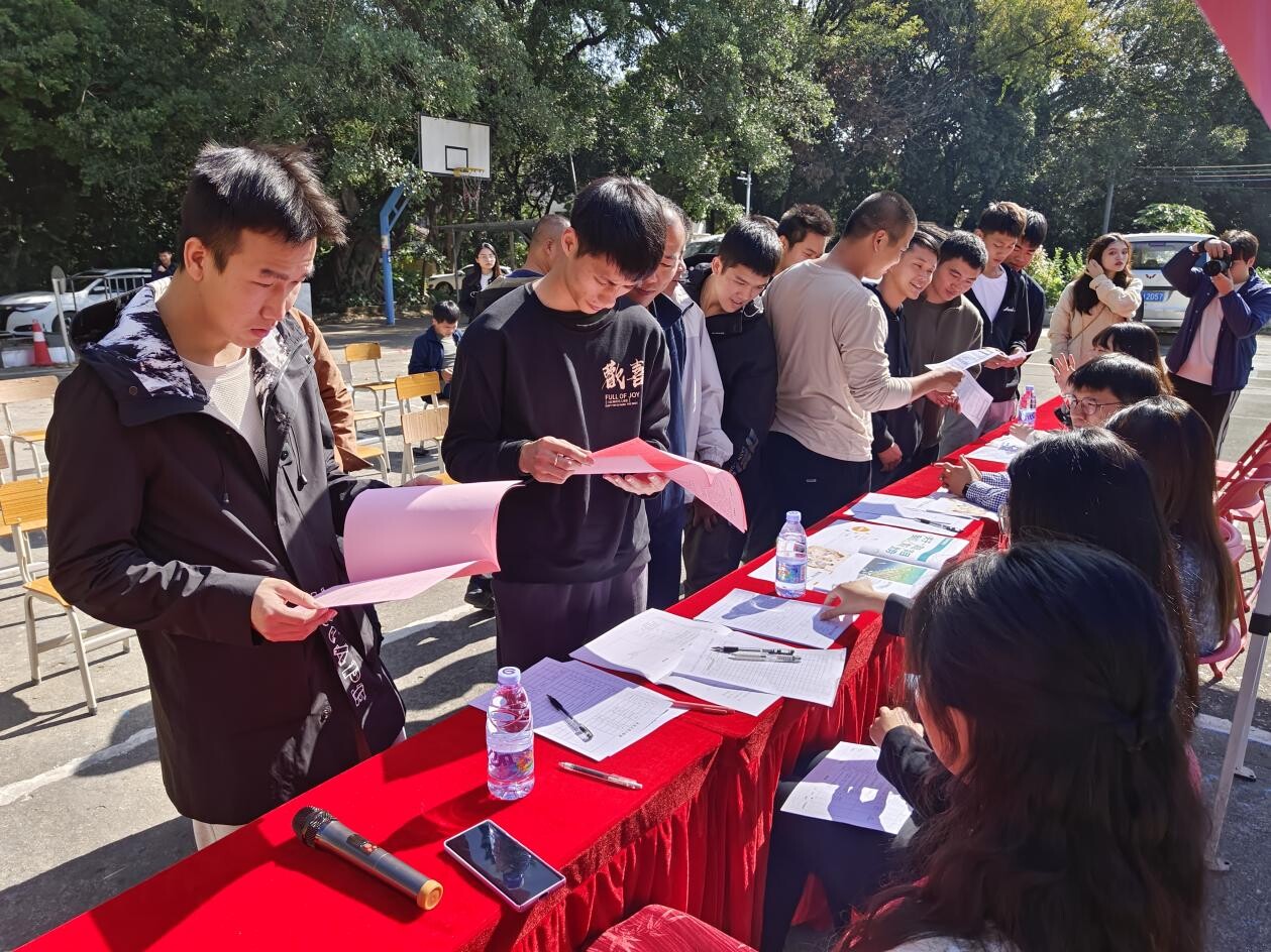 100”退役軍人叉車駕駛培訓班暨職業(yè)技能叉車駕駛培訓結(jié)業(yè)招聘會順利舉行(7)(1)_4