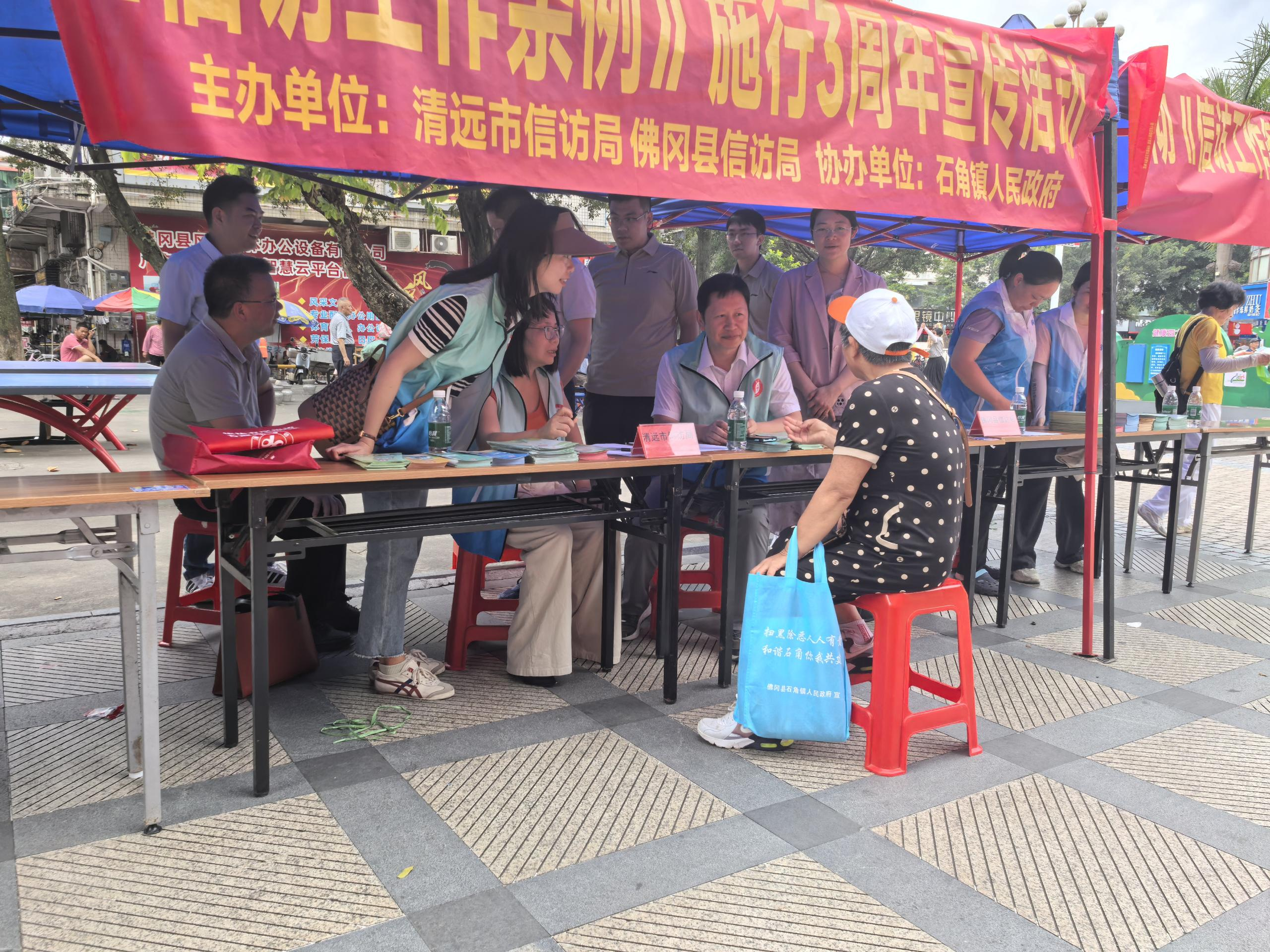 佛岡縣開展“學(xué)習(xí)貫徹《信訪工作條例》 深入推進(jìn)信訪工作法治化”主題宣傳活動(dòng)